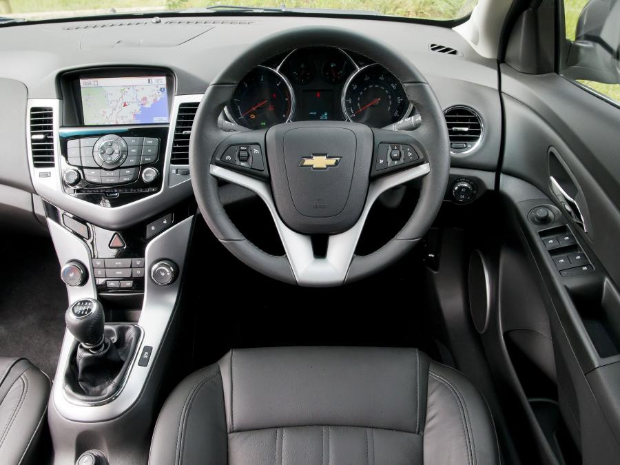  Chevrolet Cruze Hatchback 2011 года  (UK) (фото 19 из 43)